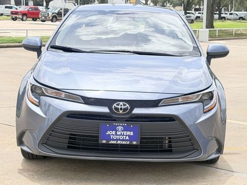 Used 2025 Toyota Corolla LE FWD image 2