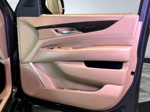 Used 2018 Cadillac Escalade ESV Platinum AWD/4WD image 28