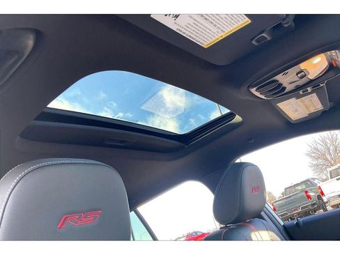 Used 2025 Chevrolet Trax RS w/ Sunroof Package image 24