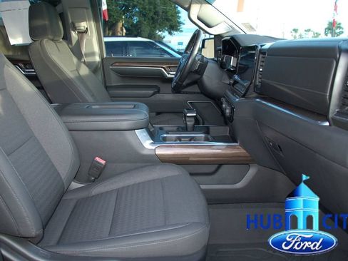 Used 2022 Chevrolet Silverado 1500 LT RWD image 16