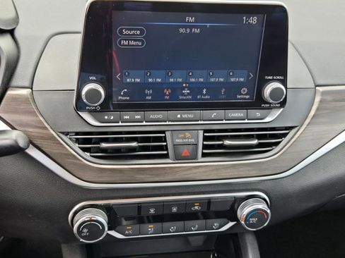 Used 2024 Nissan Altima 2.5 SV image 11