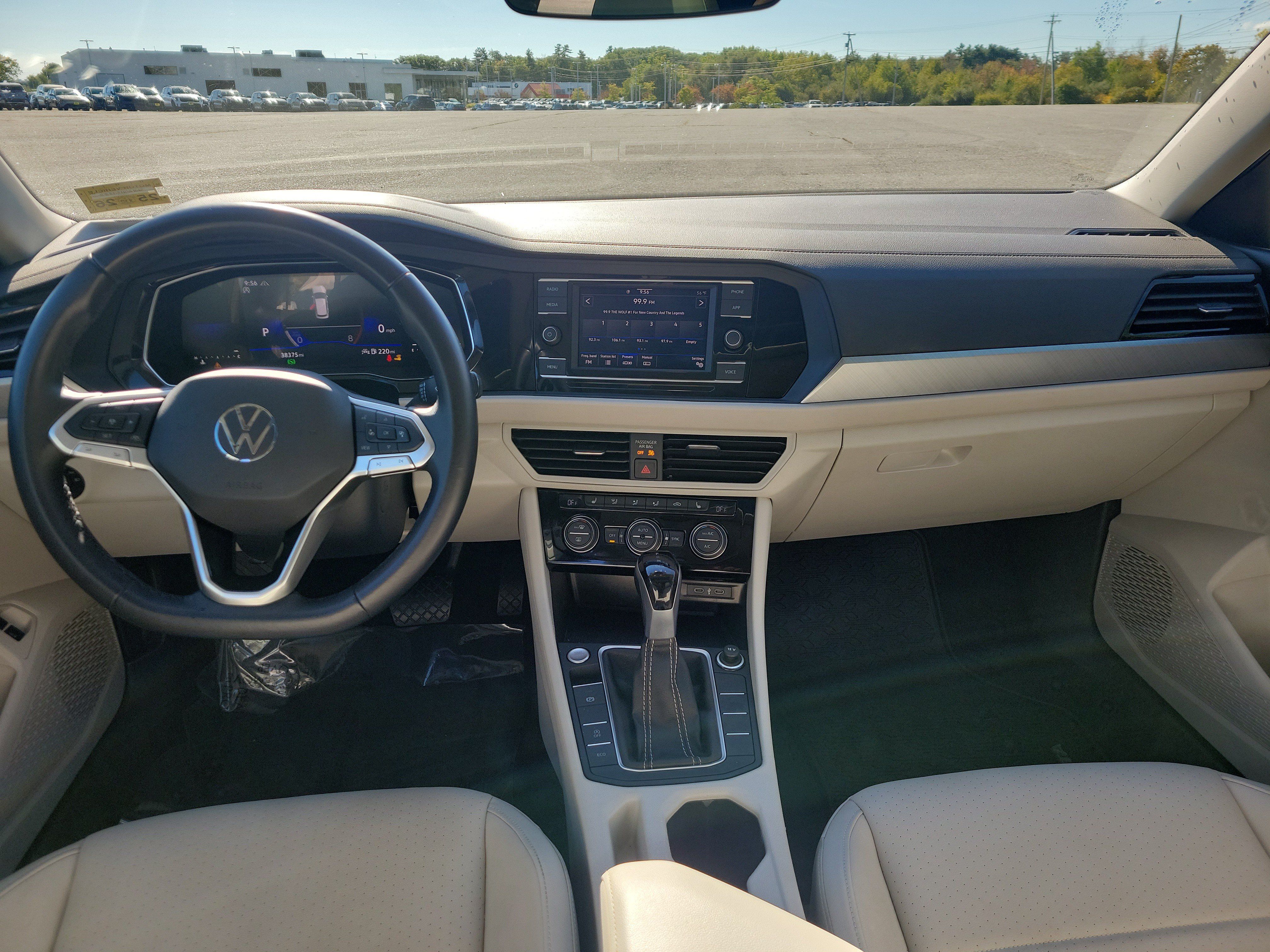 Used 2024 Volkswagen Jetta SE w/ Panoramic Sunroof Package FWD image 18