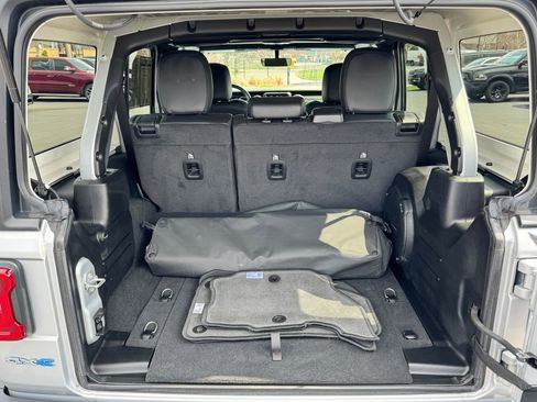 Used 2023 Jeep Wrangler Unlimited Sahara w/ Cold Weather Group image 17