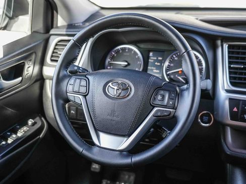 Used 2017 Toyota Highlander Limited AWD/4WD image 15