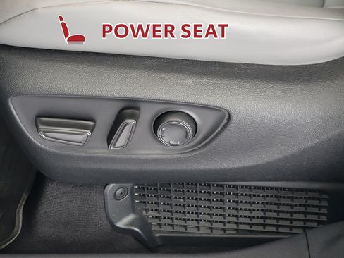 Used 2023 Toyota Sienna XLE w/ XLE Plus Package AWD/4WD image 15