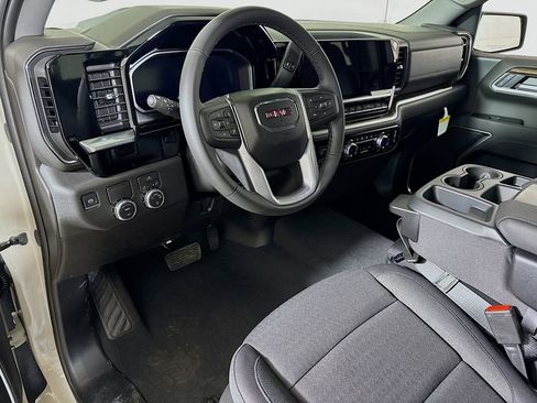 New 2026 GMC Sierra 1500 SLE image 5