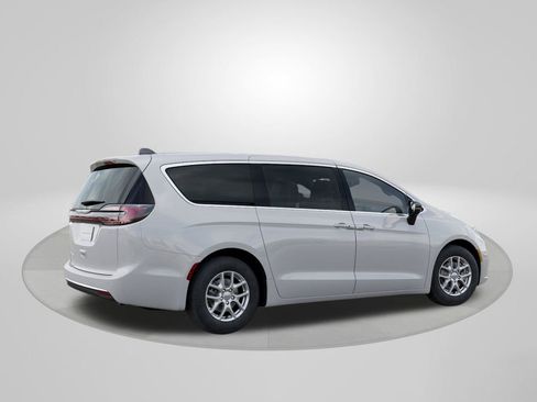 New 2026 Chrysler Pacifica Select FWD image 4
