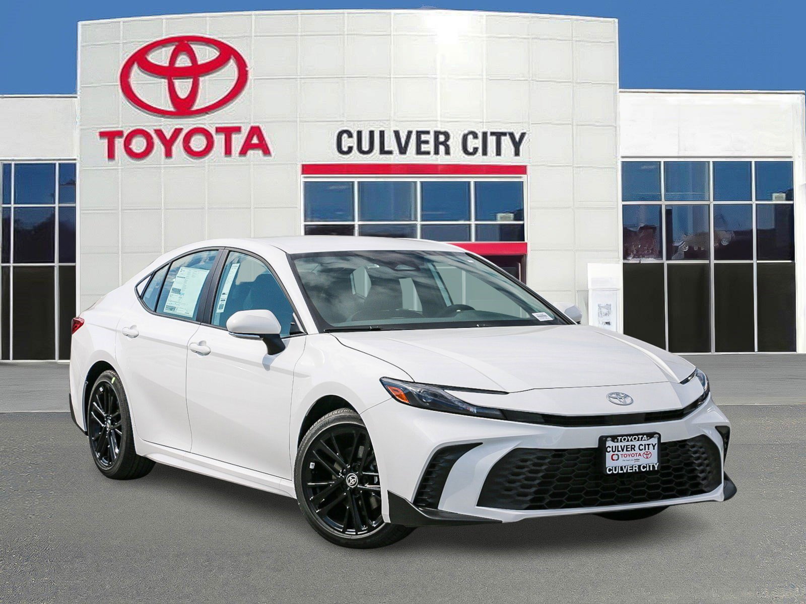 New 2026 Toyota Camry SE FWD image 1