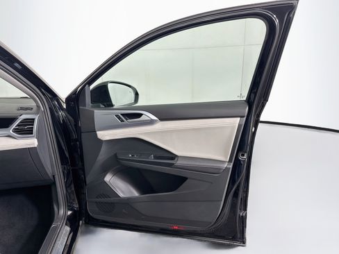 Used 2025 Volkswagen Taos SE FWD image 31