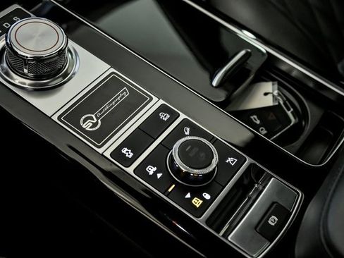 Used 2021 Land Rover Range Rover SV Autobiography Dynamic image 28
