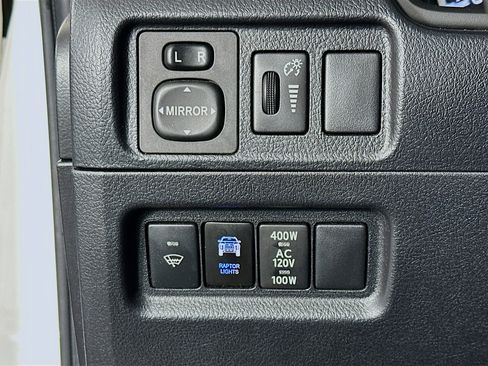 Used 2018 Toyota 4Runner SR5 Premium image 17