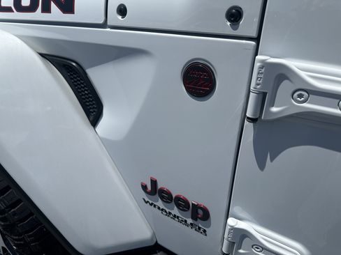 Used 2022 Jeep Wrangler Unlimited Rubicon w/ LED Lighting Group image 13