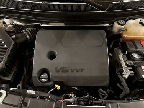 Used 2023 Chevrolet Traverse LT FWD image 12