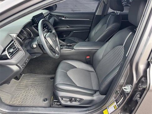 Used 2023 Toyota Camry SE image 9