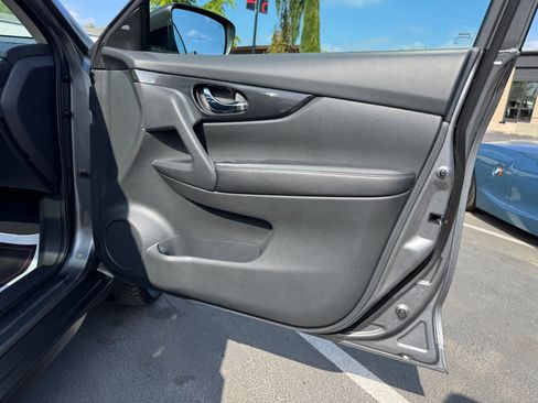 Used 2018 Nissan Rogue SL AWD/4WD image 32