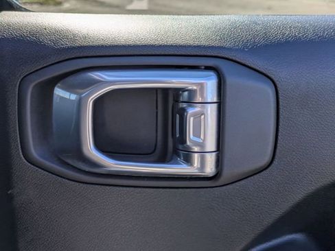 Used 2022 Jeep Gladiator Sport image 34