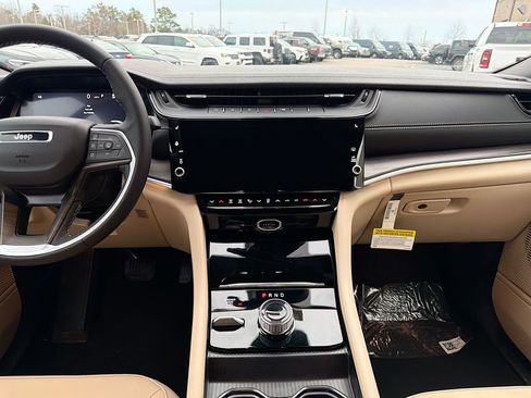 New 2026 Jeep Grand Cherokee Limited AWD/4WD image 18