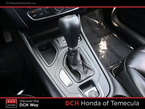 Used 2019 Jeep Cherokee Latitude Plus image 11