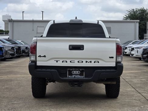 Used 2021 Toyota Tacoma TRD Off-Road AWD/4WD image 9