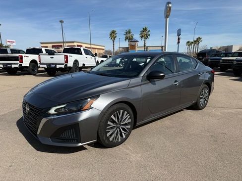 Used 2024 Nissan Altima 2.5 SV image 1