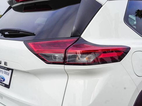 Used 2024 Nissan Rogue S FWD image 8