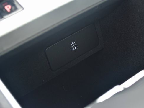 Used 2025 Land Rover Range Rover SE image 22