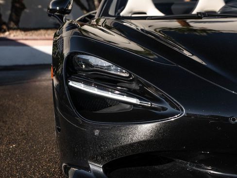 Used 2024 McLaren 750S Spider image 27