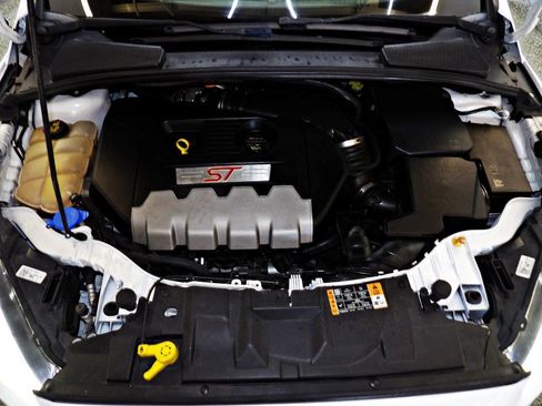 Used 2017 Ford Focus ST FWD image 22