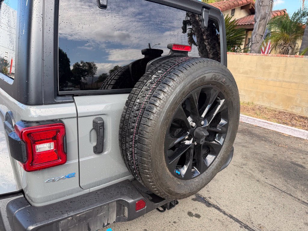 Used 2023 Jeep Wrangler Unlimited Sahara AWD/4WD image 14