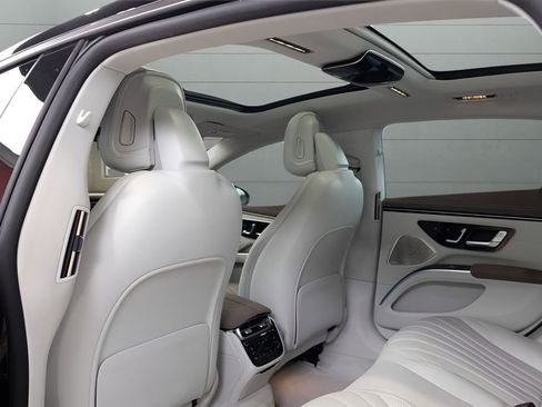 Used 2022 Mercedes-Benz EQS 580 4MATIC Sedan w/ Pinnacle Trim Package image 57