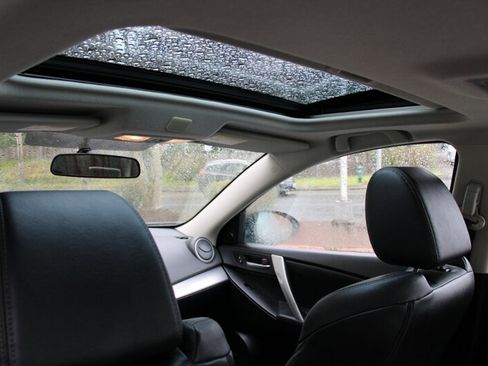 Used 2013 MAZDA MAZDA3 i Grand Touring image 9