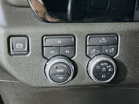 Used 2025 GMC Sierra 2500 SLE image 10