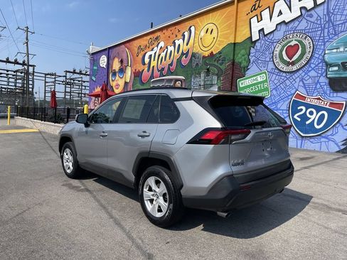 Used 2019 Toyota RAV4 XLE AWD/4WD image 3