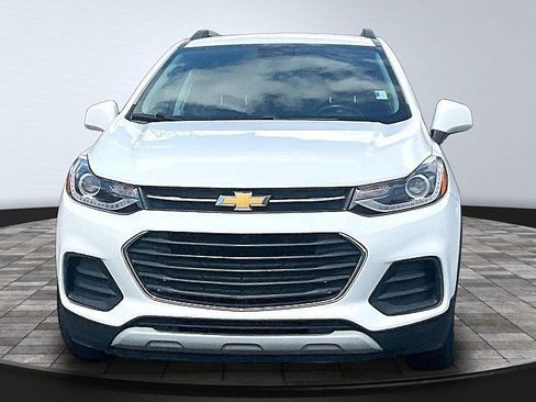 Used 2022 Chevrolet Trax LT w/ LT Convenience Package image 3