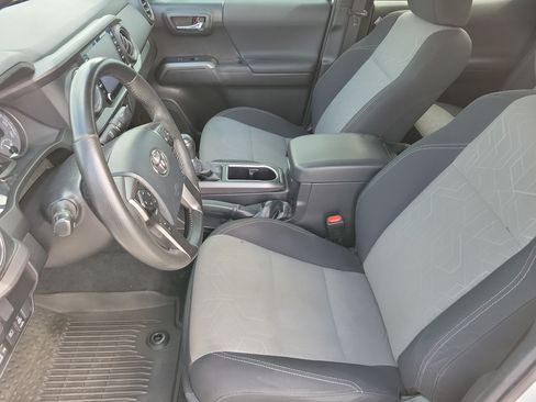 Certified 2023 Toyota Tacoma TRD Sport AWD/4WD image 9