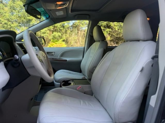 Used 2012 Toyota Sienna XLE FWD image 11