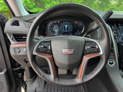 Used 2020 Cadillac Escalade Premium Luxury RWD image 20