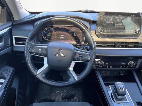 Used 2022 Mitsubishi Outlander SE image 10