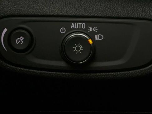 Used 2025 Chevrolet TrailBlazer LT FWD image 19