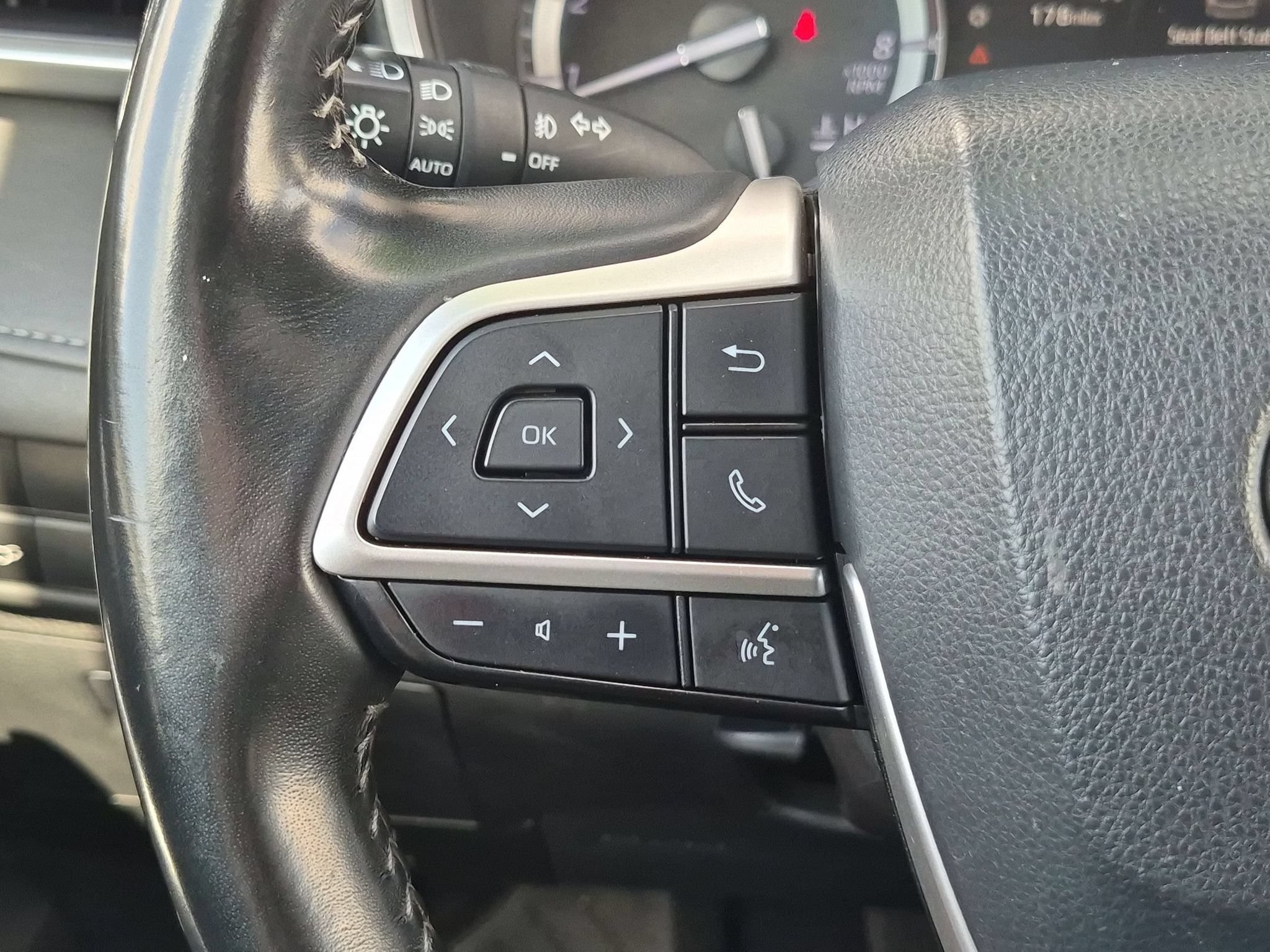 Used 2022 Toyota Highlander XLE FWD image 24