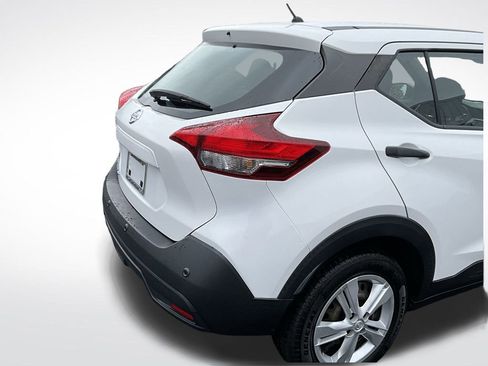Used 2020 Nissan Kicks S image 8