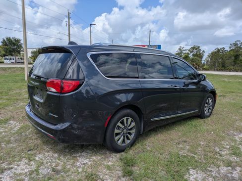 Used 2020 Chrysler Pacifica Limited w/ Advanced Safetytec Group FWD image 4