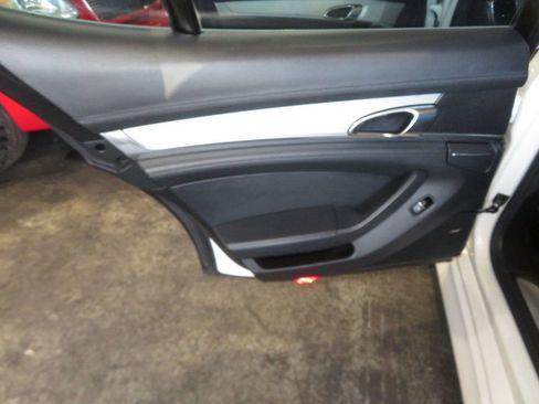Used 2010 Porsche Panamera Turbo image 21