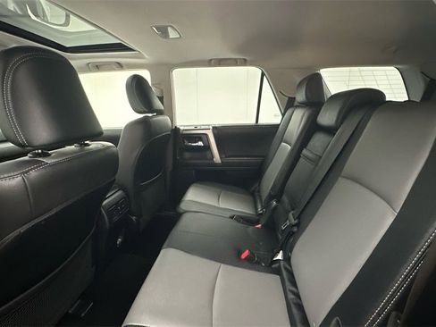Used 2022 Toyota 4Runner SR5 Premium image 10