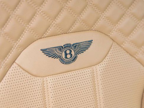 Used 2021 Bentley Bentayga AWD/4WD image 27