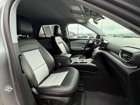 Used 2023 Ford Explorer XLT w/ Equipment Group 202A image 17