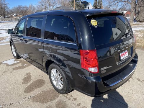 Used 2018 Dodge Grand Caravan SXT image 11