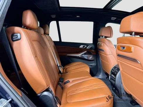 Used 2025 BMW X7 M60i AWD/4WD image 36