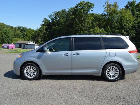 Used 2011 Toyota Sienna XLE w/ XLE Navigation Pkg FWD image 63