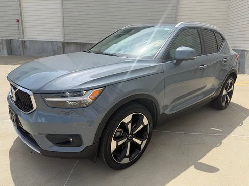 Used 2021 Volvo XC40 T5 Momentum w/ Premium Package AWD/4WD image 5